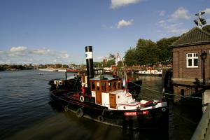 2005-08-04 Leer Traditionschiffertreffen 361-1_81.jpg